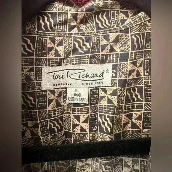 Tori Richard Hawaii button down shirt - Picture 2 of 3